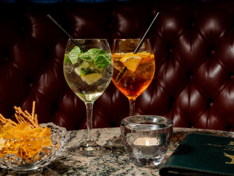 Leckere Getränke und Snacks in unserer Hotelbar im Hotel Seehof Berlin