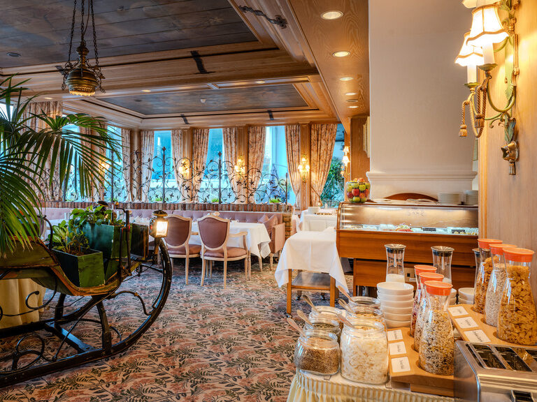Teil vom Frühstücksbuffet mit Müsliauswahl im Ringhotel Seehof Berlin