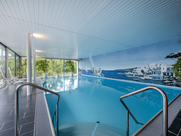 Schwimmbad im Ringhotel Seehof Berlin Stadteil Charlottenburg mit Seeblick