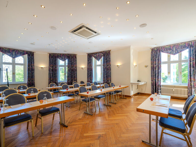Tagungsraum Kant in parlamentarischer Form gestellt im Hotel Seehof Berlin nahe der Messe
