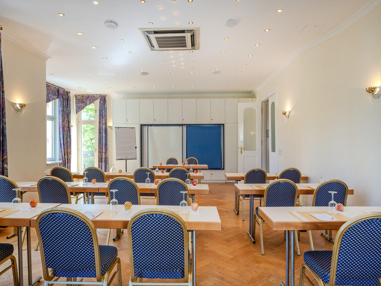 Tagungsraum Kant in parlamentarischer Form gestellt im Hotel Seehof Berlin nahe des CityCubs